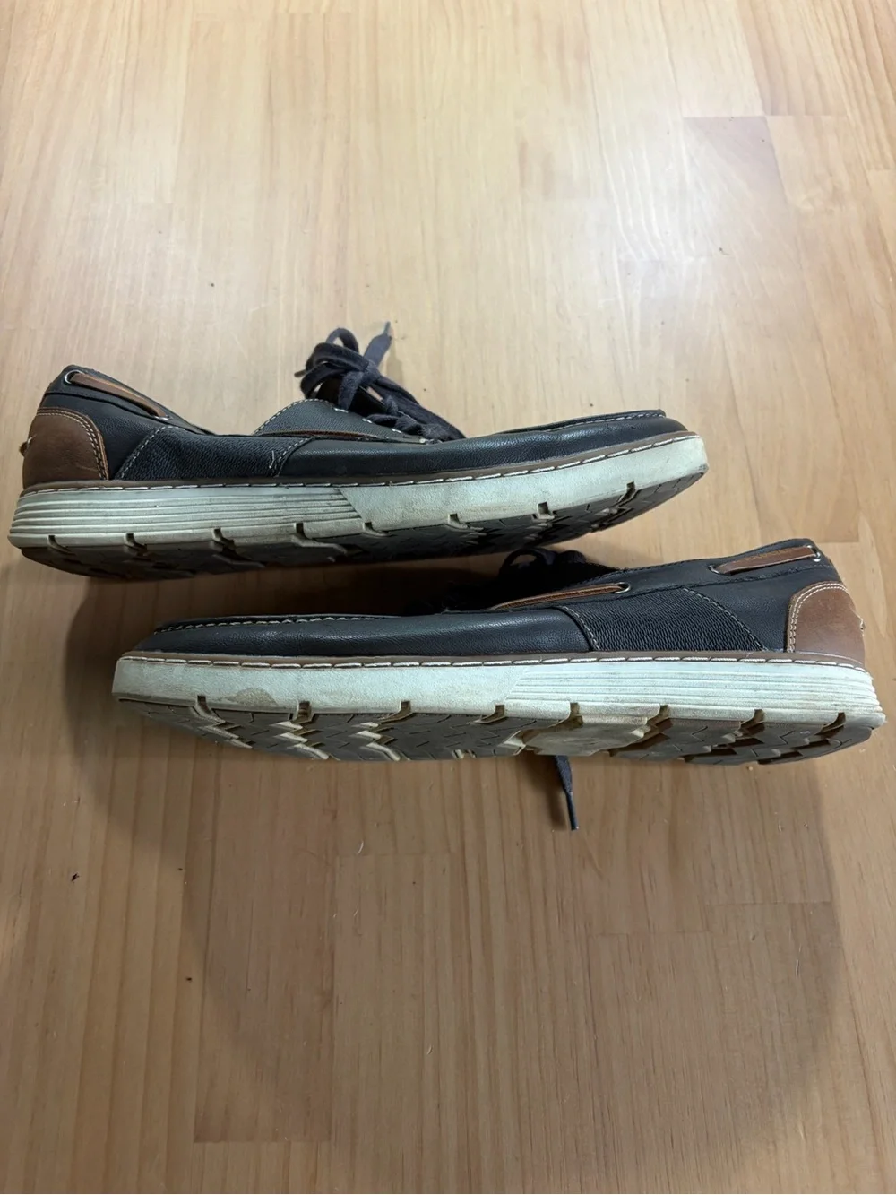 Sonoma Men's Black Leather Boat Shoes with Tan Accents A6